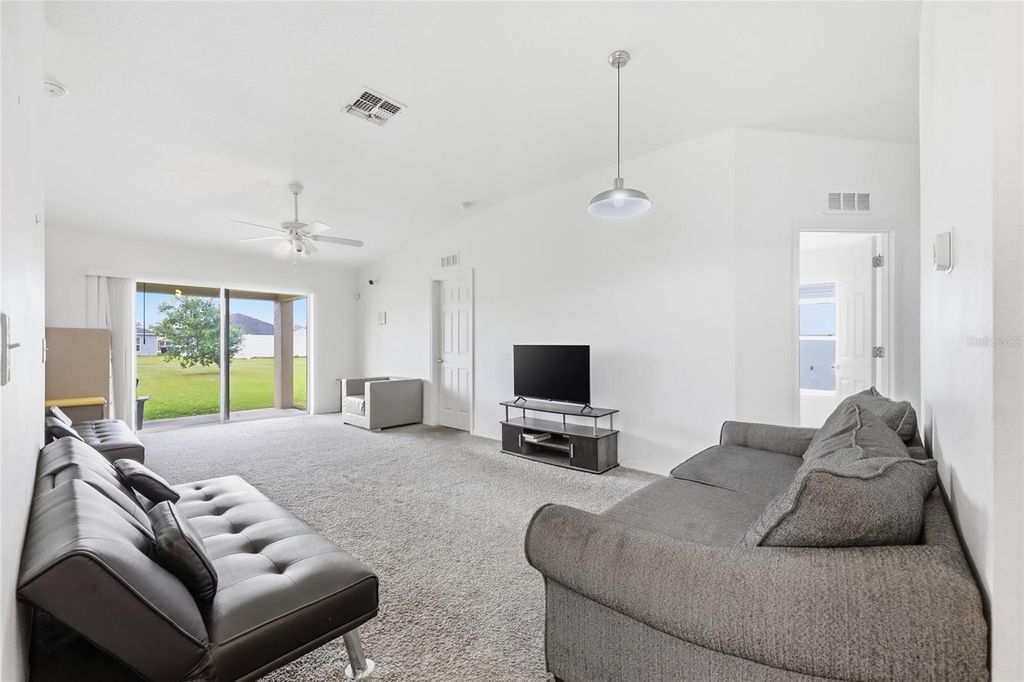 Image 11 of property listing at 3640 GRUBBS STREET, Mount Dora, FL 32757