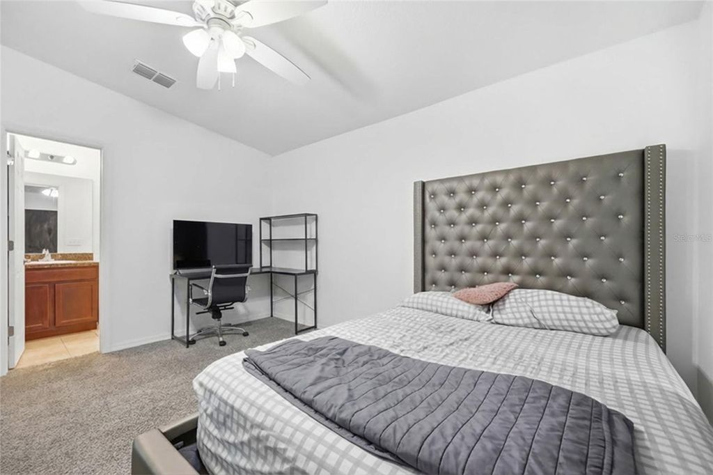 Image 14 of property listing at 3640 GRUBBS STREET, Mount Dora, FL 32757