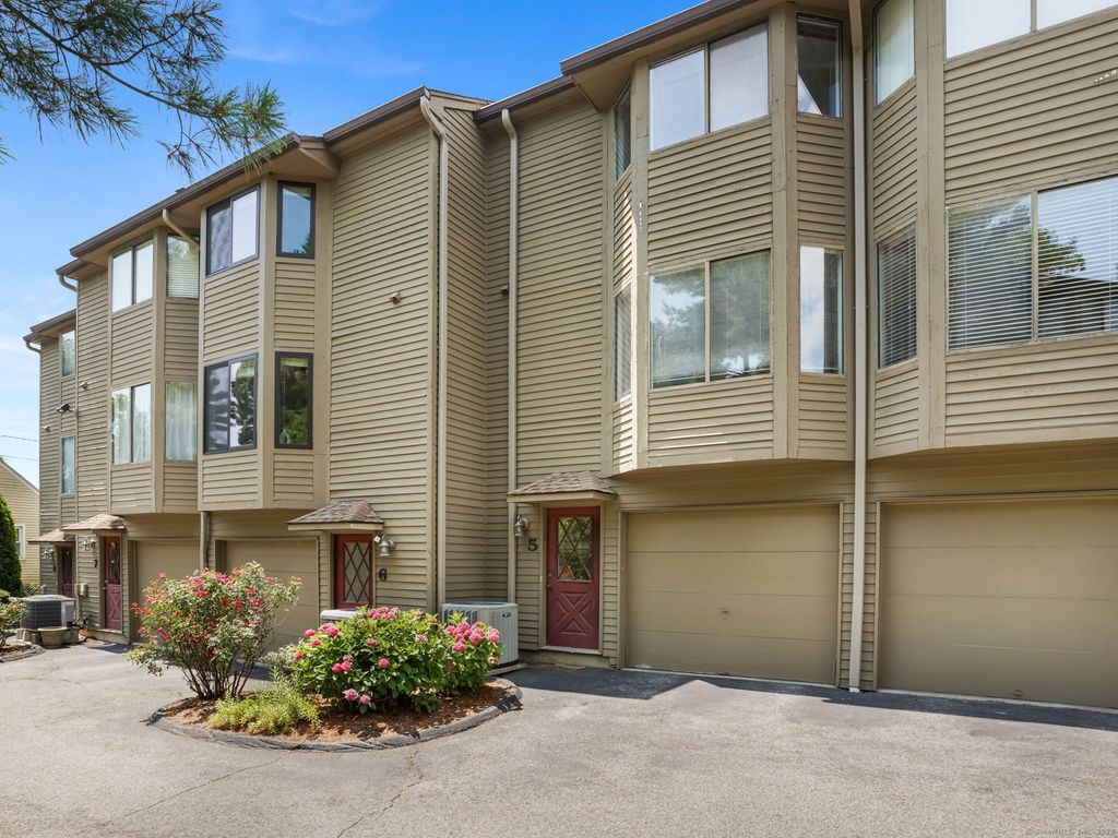 100 Willowbrook Avenue 5, Stamford, CT 06902