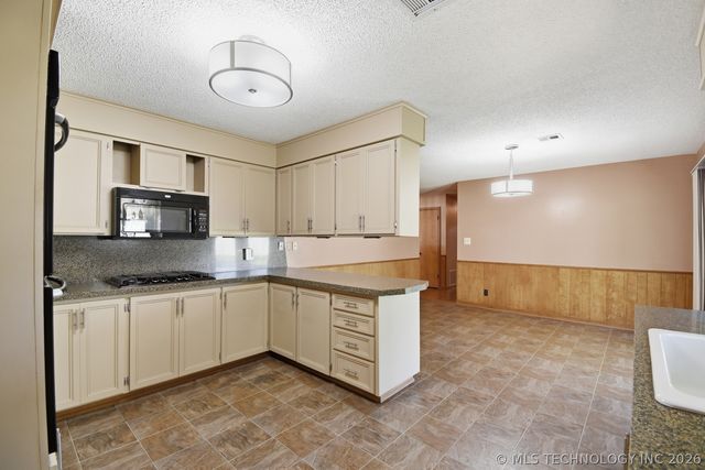 401 Moore Lane, Dewey, OK 74029