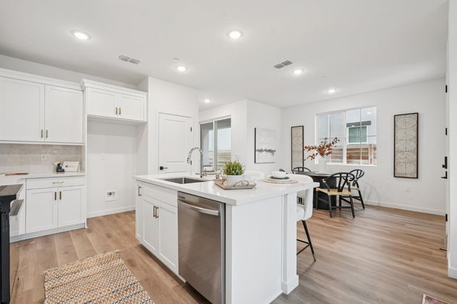 6419 Jacinto Ave, Sacramento, CA 95823