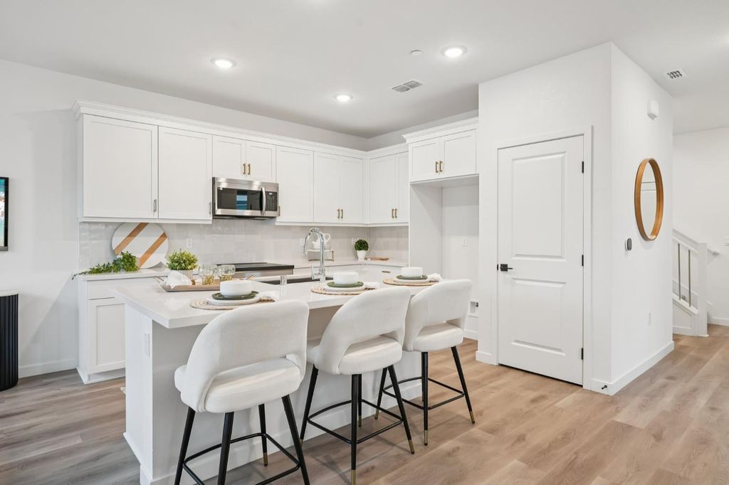 6419 Jacinto Ave, Sacramento, CA 95823