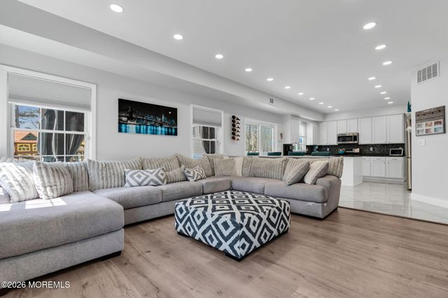 10 Brittany Drive, Bayville, NJ 08721