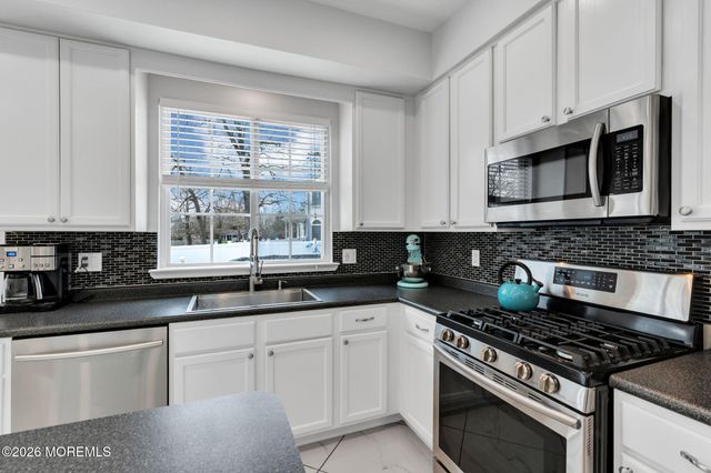 10 Brittany Drive, Bayville, NJ 08721