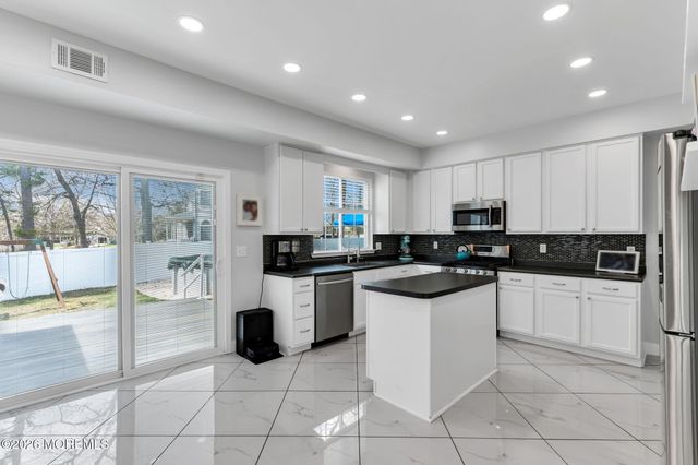 10 Brittany Drive, Bayville, NJ 08721