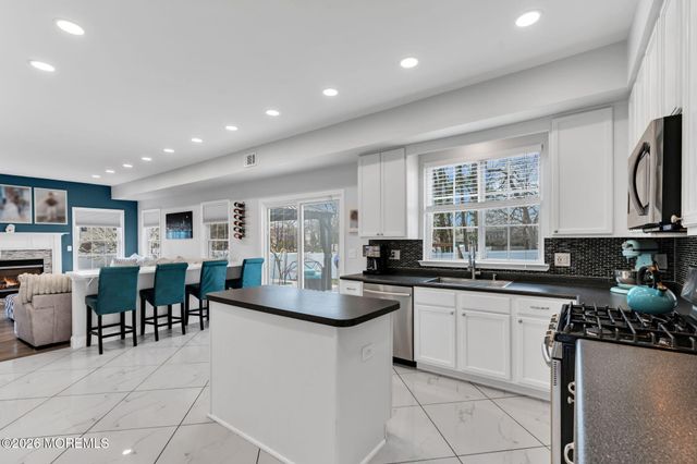 10 Brittany Drive, Bayville, NJ 08721