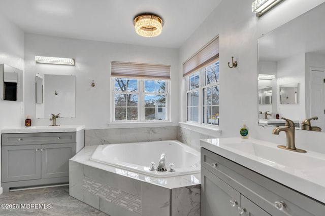 10 Brittany Drive, Bayville, NJ 08721