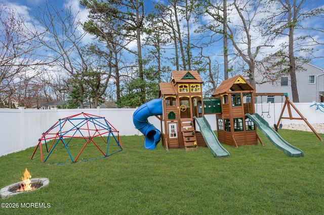 10 Brittany Drive, Bayville, NJ 08721