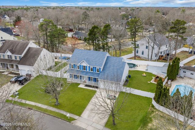 10 Brittany Drive, Bayville, NJ 08721