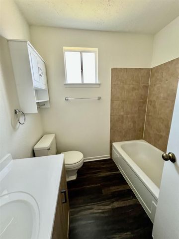 802 E Stadium Court, Friendswood, TX 77546