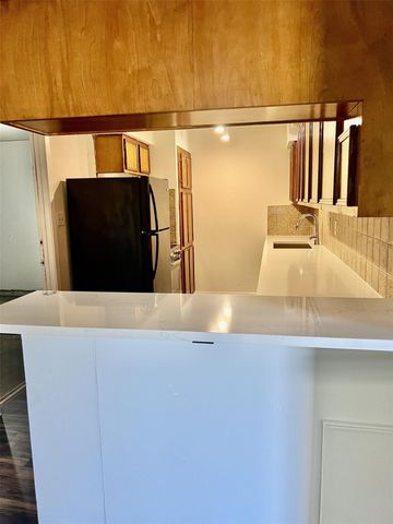 802 E Stadium Court, Friendswood, TX 77546