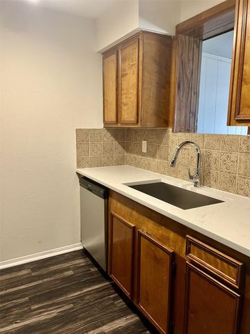 802 E Stadium Court, Friendswood, TX 77546