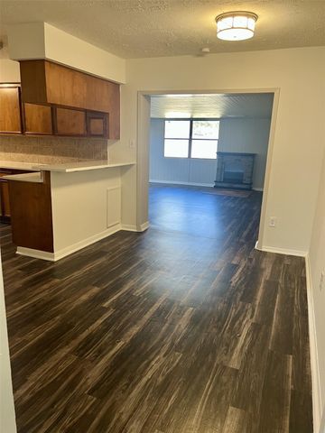 802 E Stadium Court, Friendswood, TX 77546