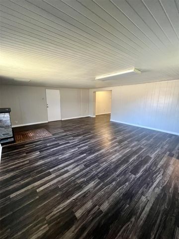 802 E Stadium Court, Friendswood, TX 77546