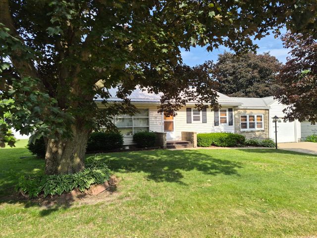 28 9th Ave SE, Oelwein, IA 50662