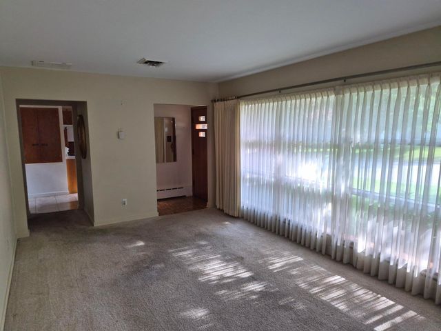 28 9th Ave SE, Oelwein, IA 50662
