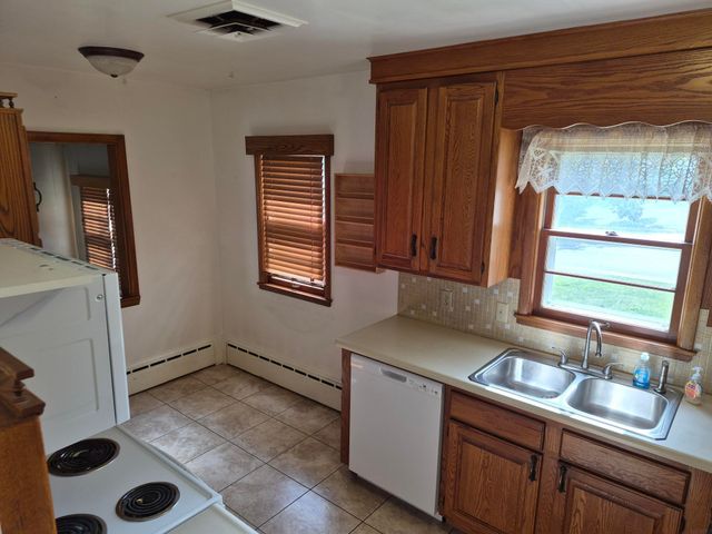 28 9th Ave SE, Oelwein, IA 50662