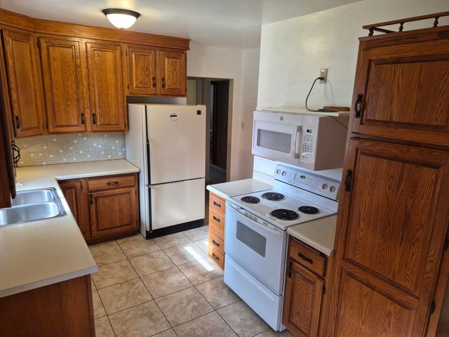 28 9th Ave SE, Oelwein, IA 50662