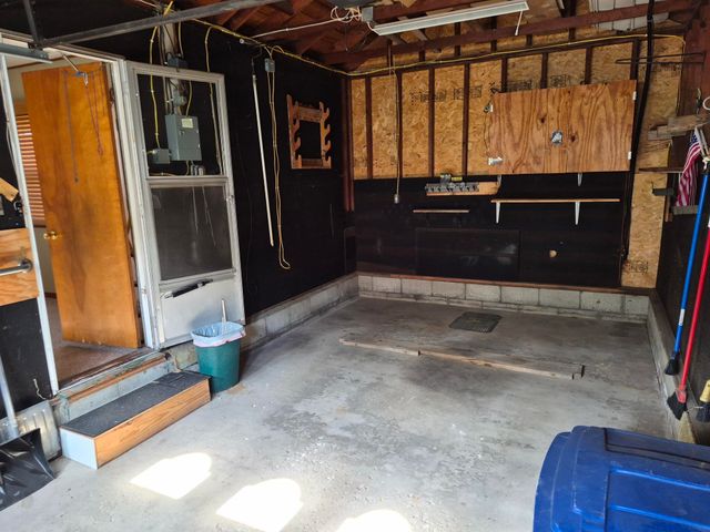 28 9th Ave SE, Oelwein, IA 50662