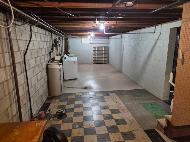28 9th Ave SE, Oelwein, IA 50662