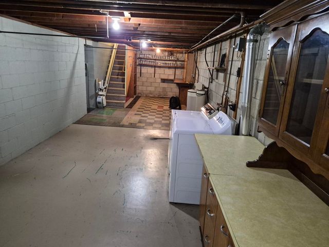 28 9th Ave SE, Oelwein, IA 50662