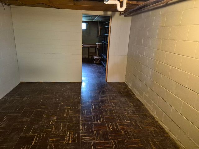 28 9th Ave SE, Oelwein, IA 50662