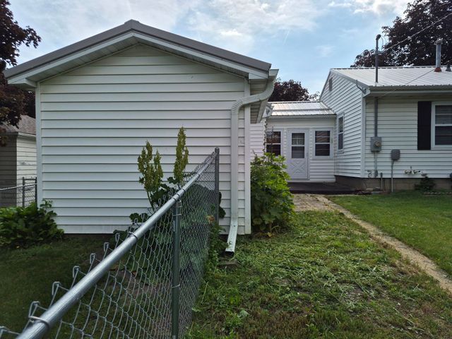 28 9th Ave SE, Oelwein, IA 50662