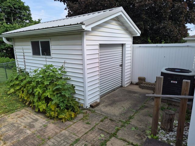 28 9th Ave SE, Oelwein, IA 50662