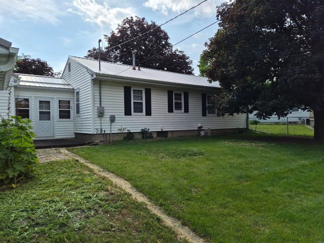 28 9th Ave SE, Oelwein, IA 50662