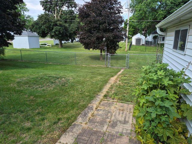 28 9th Ave SE, Oelwein, IA 50662