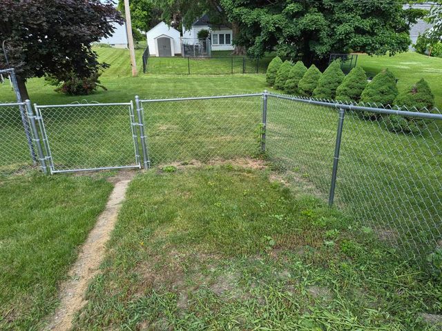 28 9th Ave SE, Oelwein, IA 50662