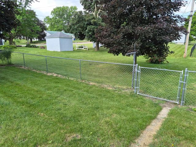 28 9th Ave SE, Oelwein, IA 50662