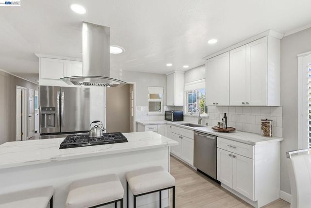 2394 Tahiti St, Hayward, CA 94545