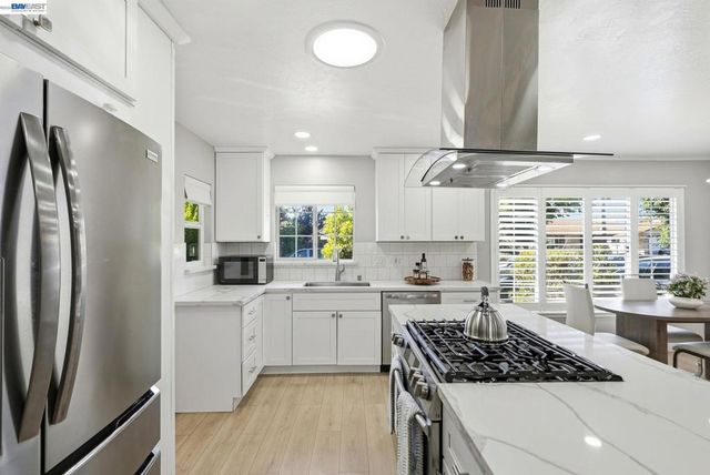 2394 Tahiti St, Hayward, CA 94545