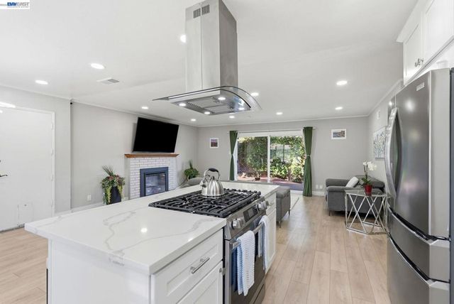 2394 Tahiti St, Hayward, CA 94545