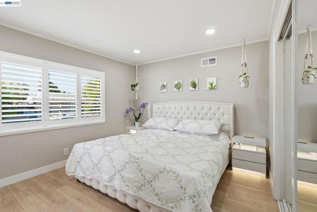 2394 Tahiti St, Hayward, CA 94545