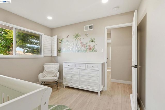 2394 Tahiti St, Hayward, CA 94545