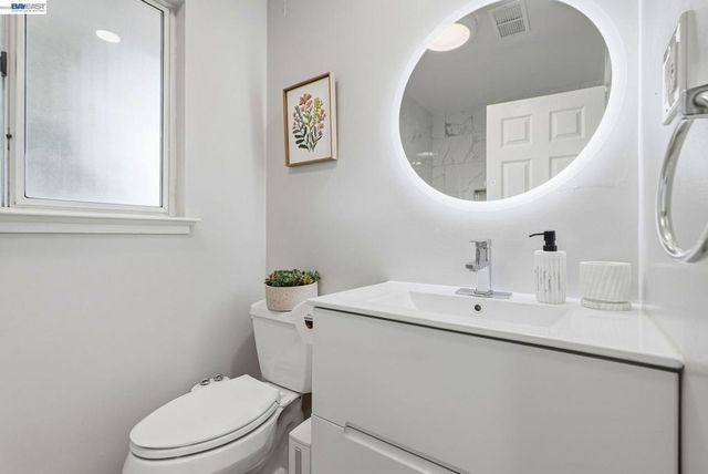 2394 Tahiti St, Hayward, CA 94545