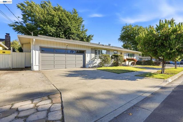 2394 Tahiti St, Hayward, CA 94545