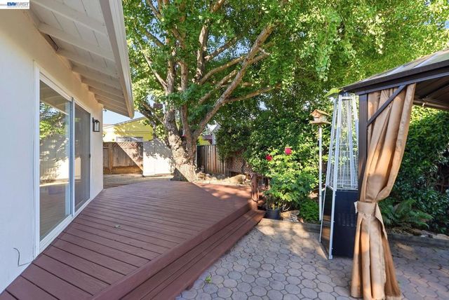 2394 Tahiti St, Hayward, CA 94545