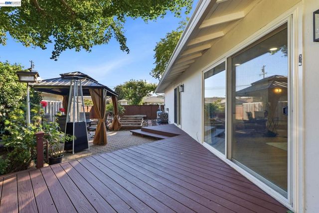 2394 Tahiti St, Hayward, CA 94545