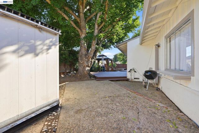 2394 Tahiti St, Hayward, CA 94545