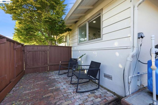 2394 Tahiti St, Hayward, CA 94545