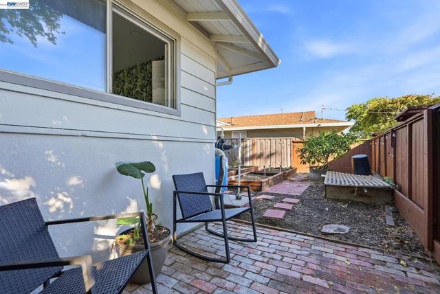 2394 Tahiti St, Hayward, CA 94545