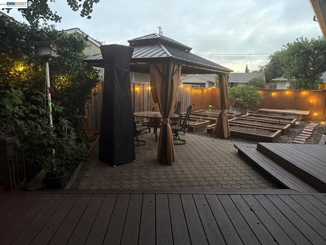 2394 Tahiti St, Hayward, CA 94545