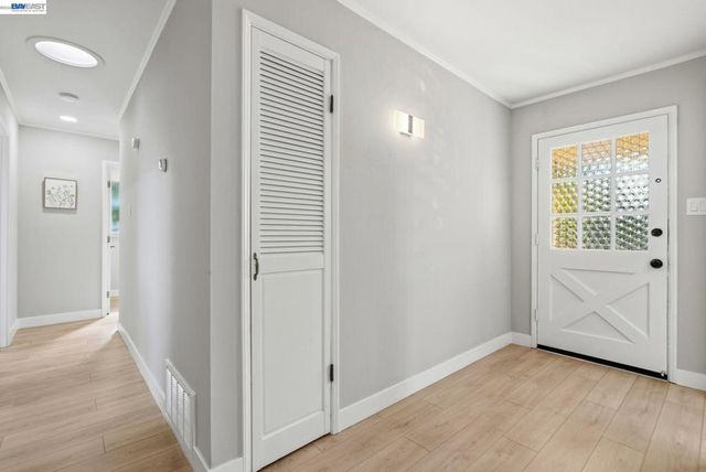 2394 Tahiti St, Hayward, CA 94545