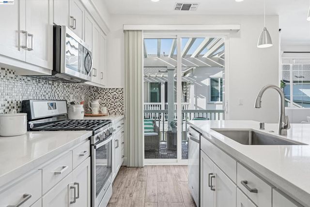 37629 37629 Breakers Rd, Newark, CA 94560