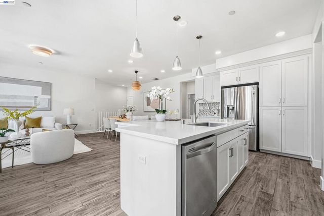 37629 37629 Breakers Rd, Newark, CA 94560