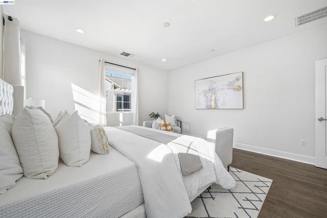 37629 37629 Breakers Rd, Newark, CA 94560