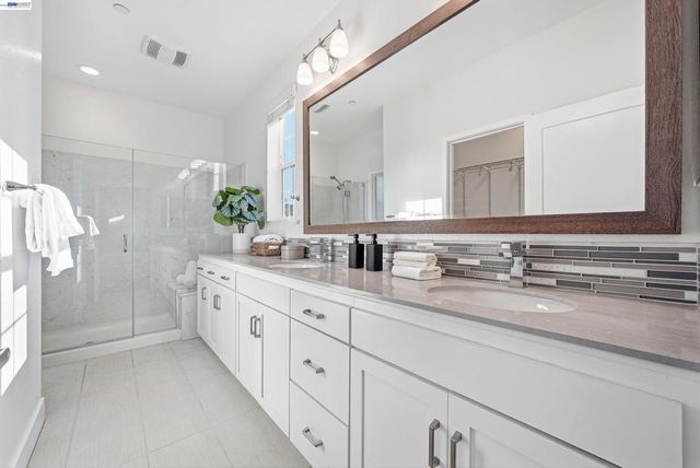 37629 37629 Breakers Rd, Newark, CA 94560